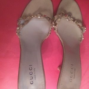 Gucci  gold pumps